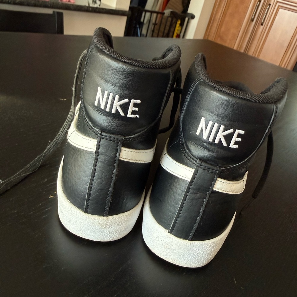 Nike Blazer Black and White Men's - Boy’s- Unisex size 7 high top Sneakers - Picture 2 of 6